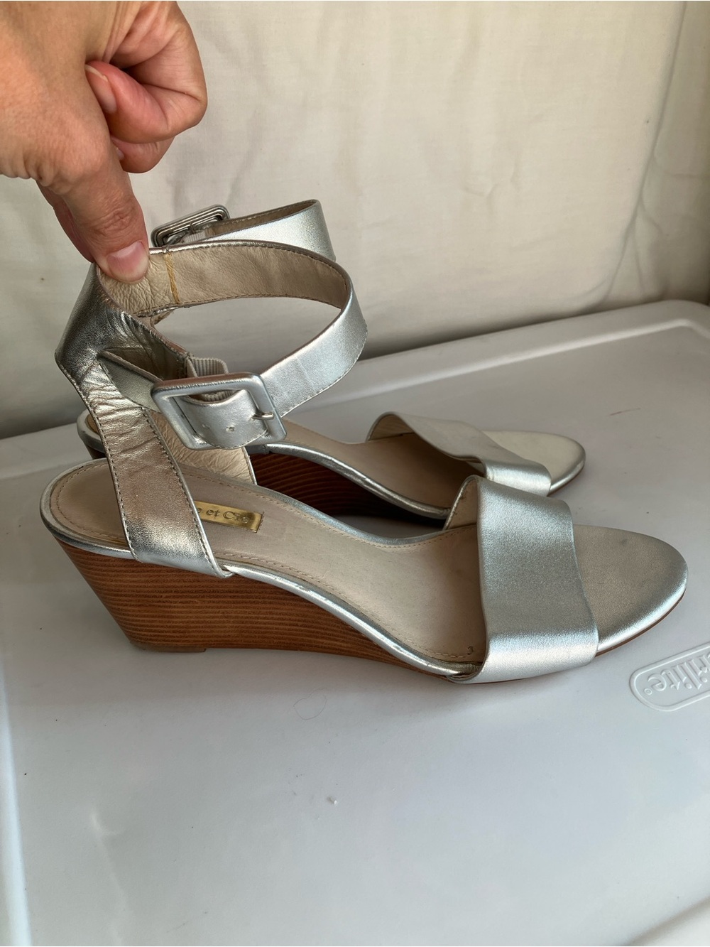 Louise et Cie Punya Wedge Sandals silver metallic leather wood heel size 9